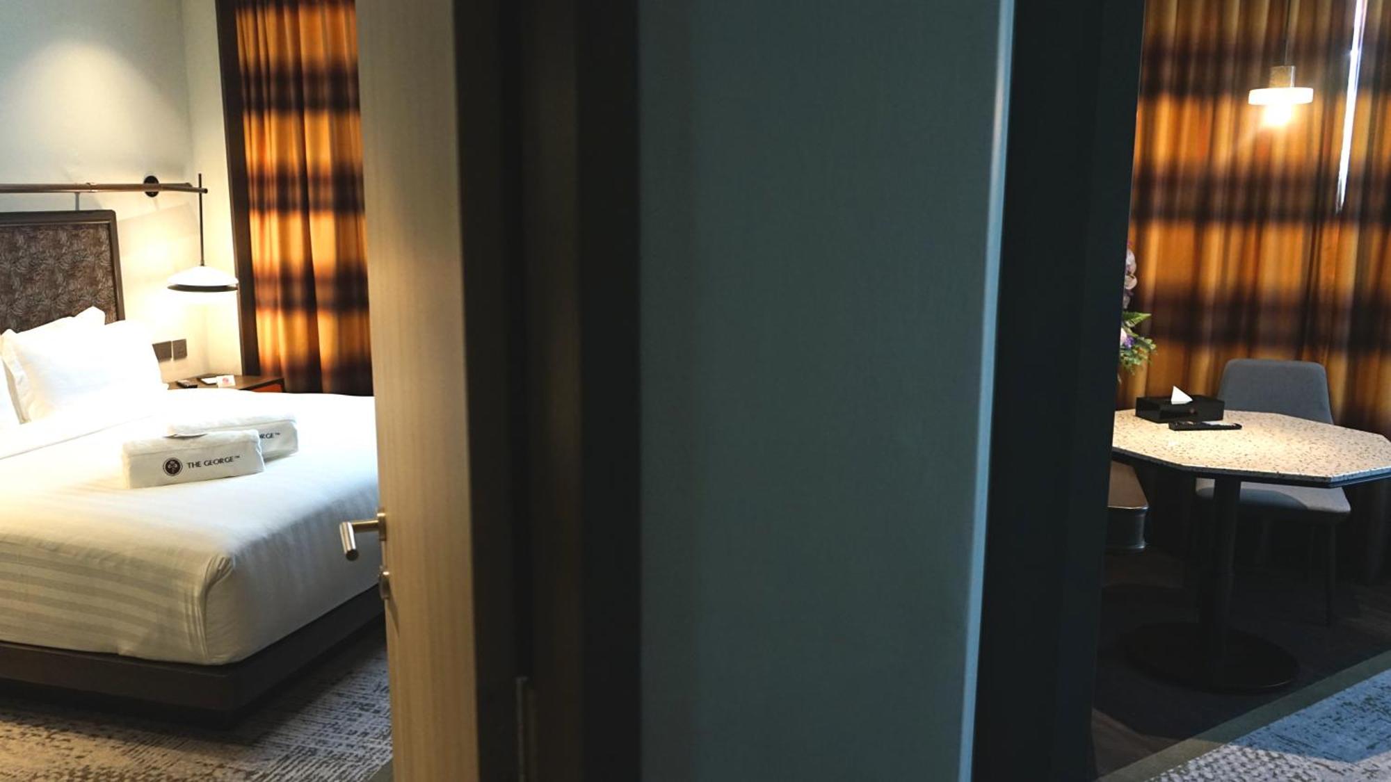 The George Penang By The Crest Collection Hotel George Town Eksteriør billede A room at the hotel
